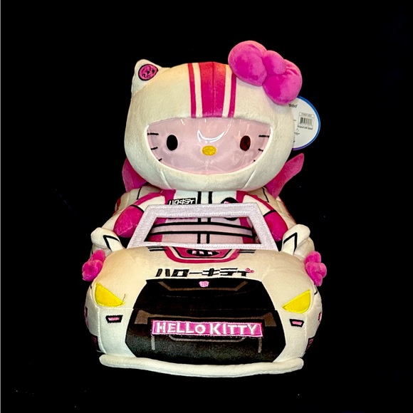 Hello Kitty Pink Racer - Picture 2 of 11
